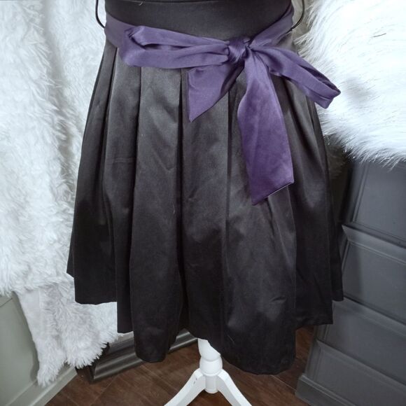 FOREVER 21 BLACK STRAPLESS FIT & FLAIR W/PURPLE SASH SZ.XS EUC - Picture 4 of 8